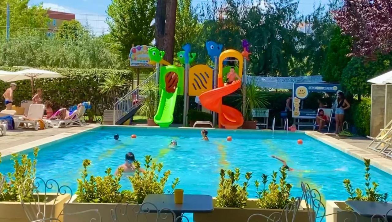 Lotus Hotel All Inclusive & Spiaggia Римини Екстериор снимка