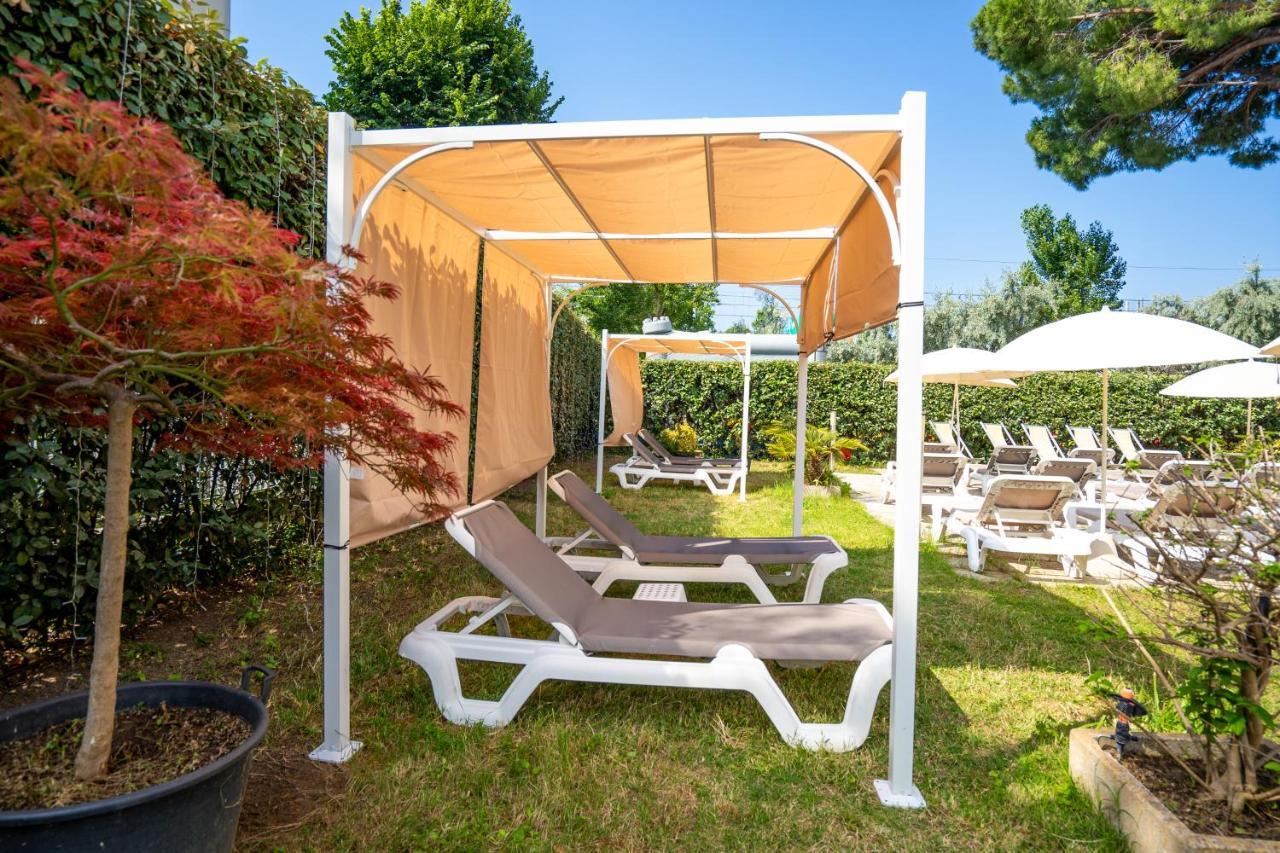 Lotus Hotel All Inclusive & Spiaggia Римини Екстериор снимка