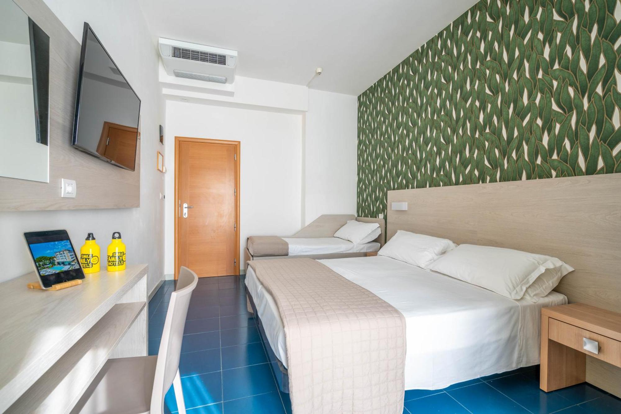 Lotus Hotel All Inclusive & Spiaggia Римини Екстериор снимка