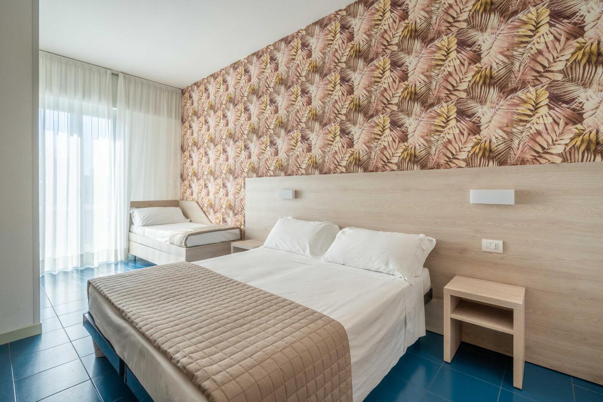 Lotus Hotel All Inclusive & Spiaggia Римини Екстериор снимка