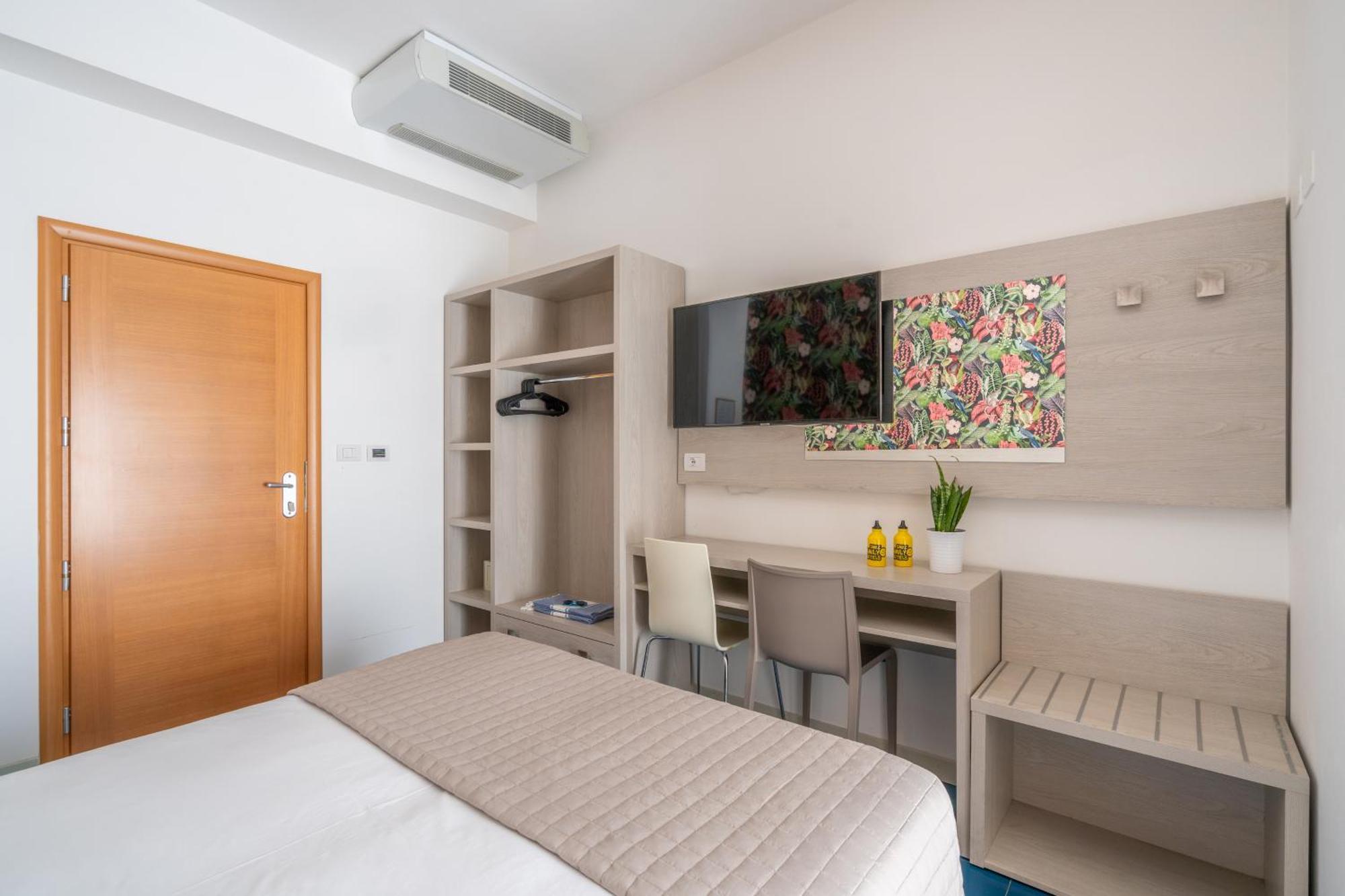 Lotus Hotel All Inclusive & Spiaggia Римини Екстериор снимка