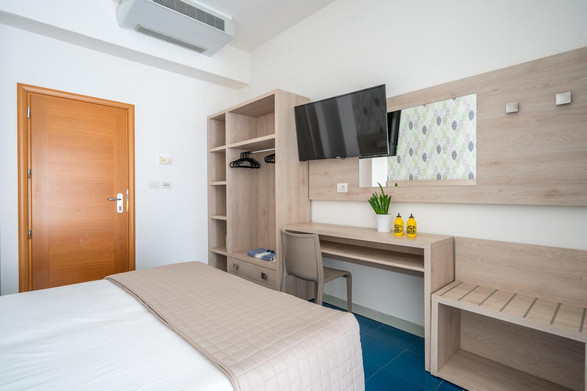 Lotus Hotel All Inclusive & Spiaggia Римини Екстериор снимка