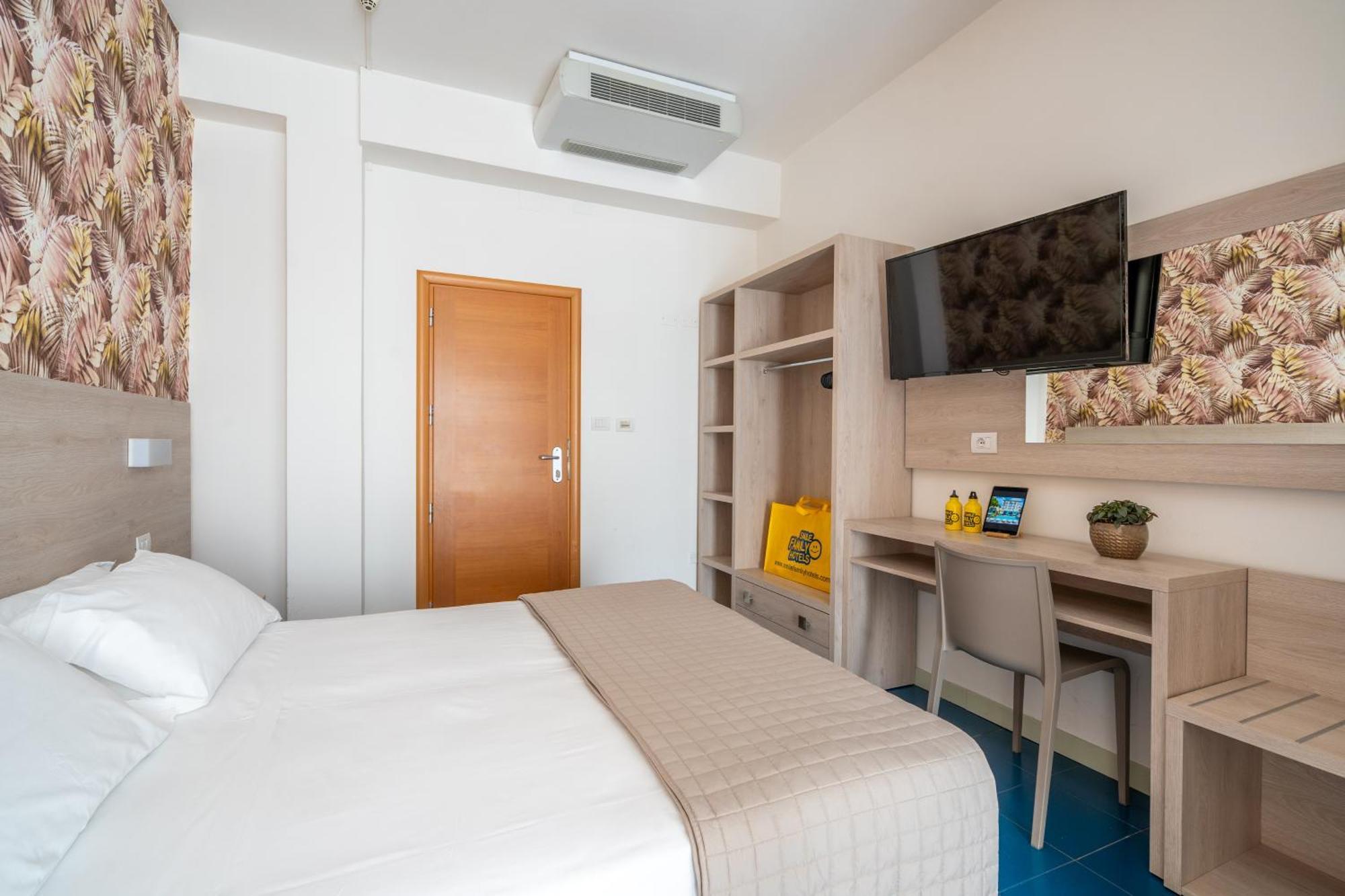 Lotus Hotel All Inclusive & Spiaggia Римини Екстериор снимка