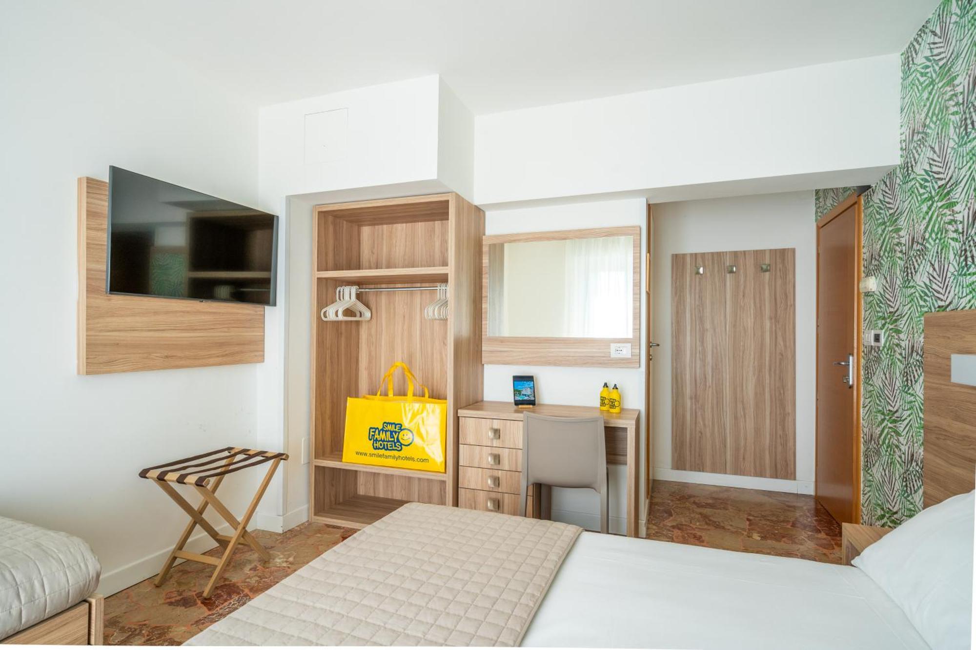 Lotus Hotel All Inclusive & Spiaggia Римини Екстериор снимка