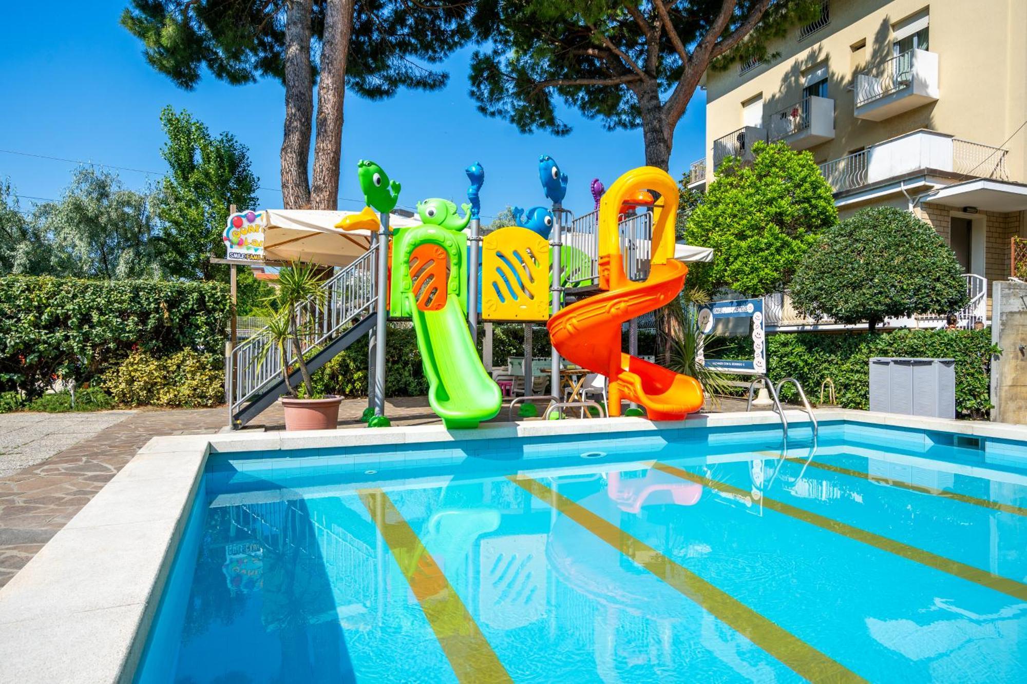 Lotus Hotel All Inclusive & Spiaggia Римини Екстериор снимка