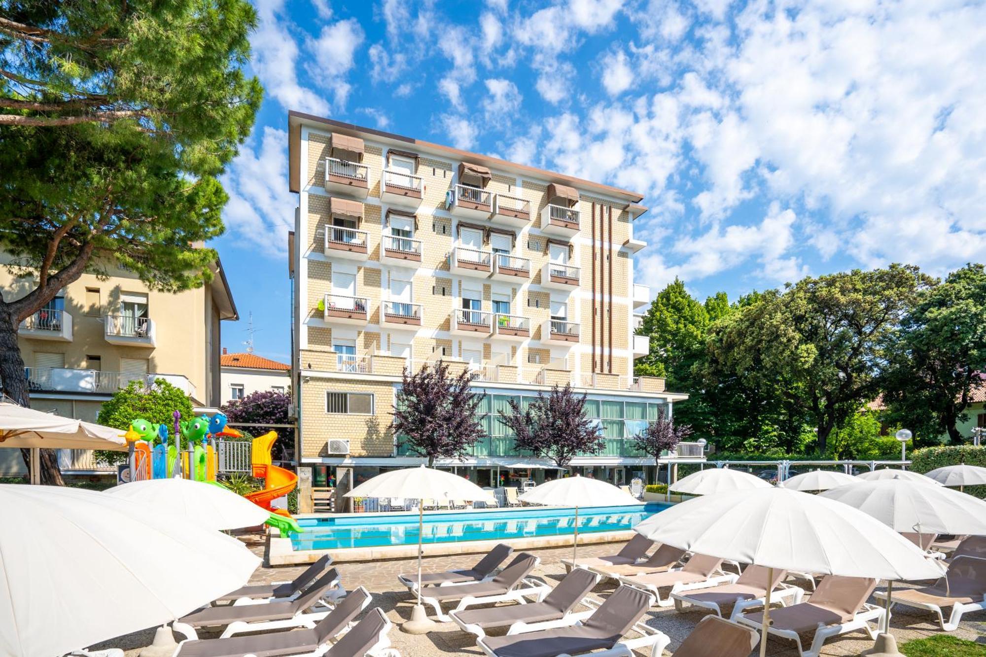 Lotus Hotel All Inclusive & Spiaggia Римини Екстериор снимка