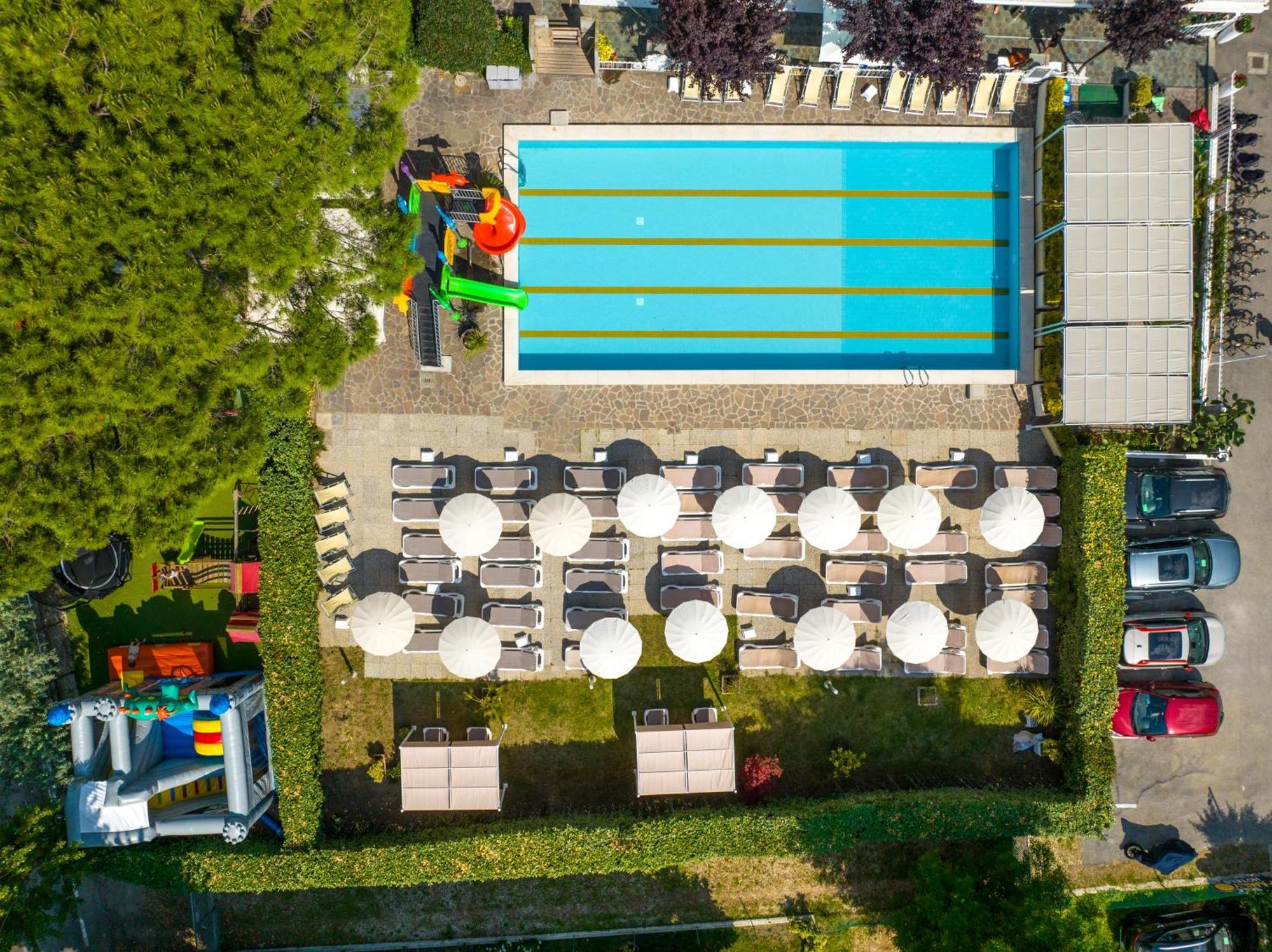 Lotus Hotel All Inclusive & Spiaggia Римини Екстериор снимка