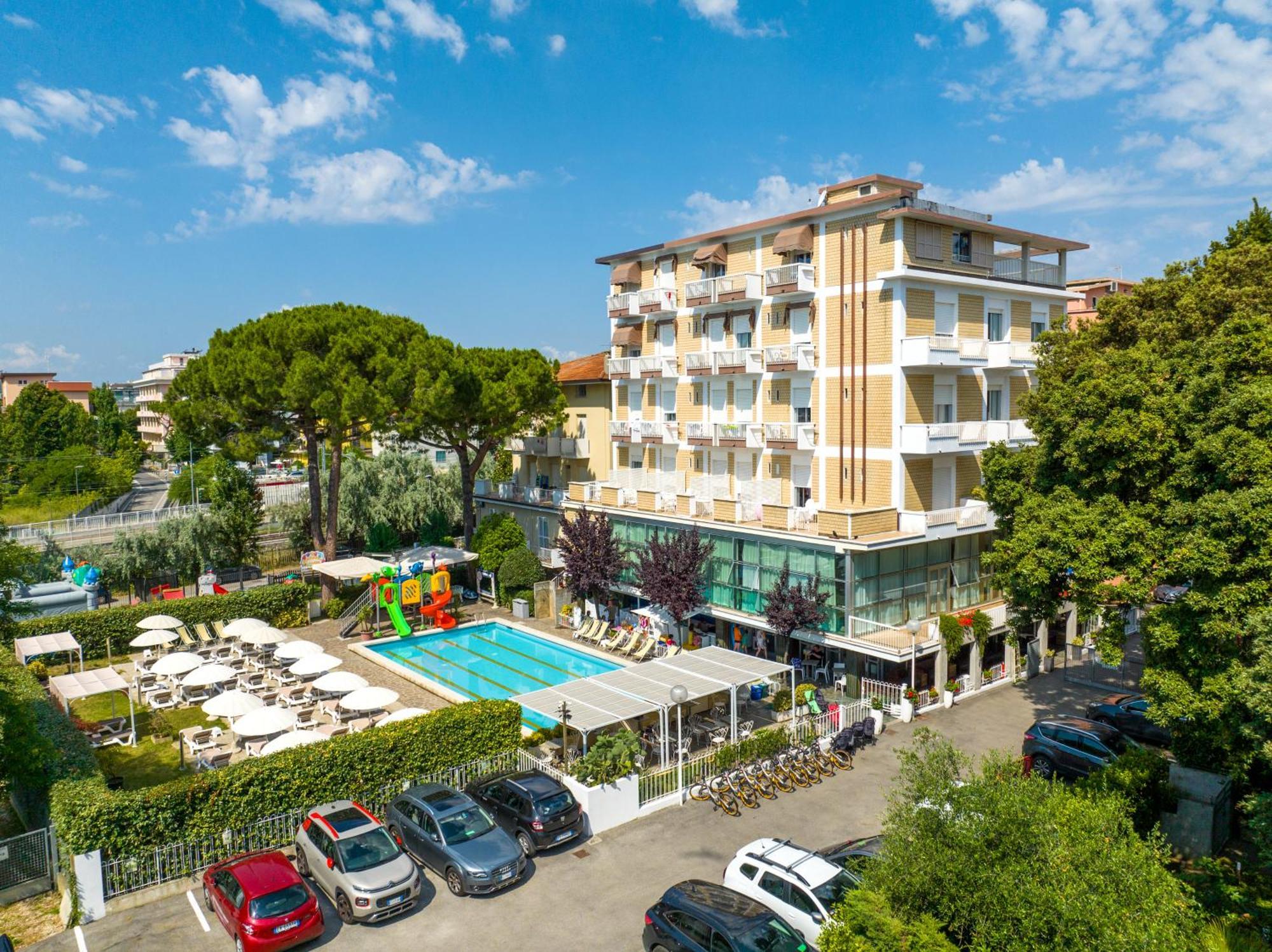 Lotus Hotel All Inclusive & Spiaggia Римини Екстериор снимка