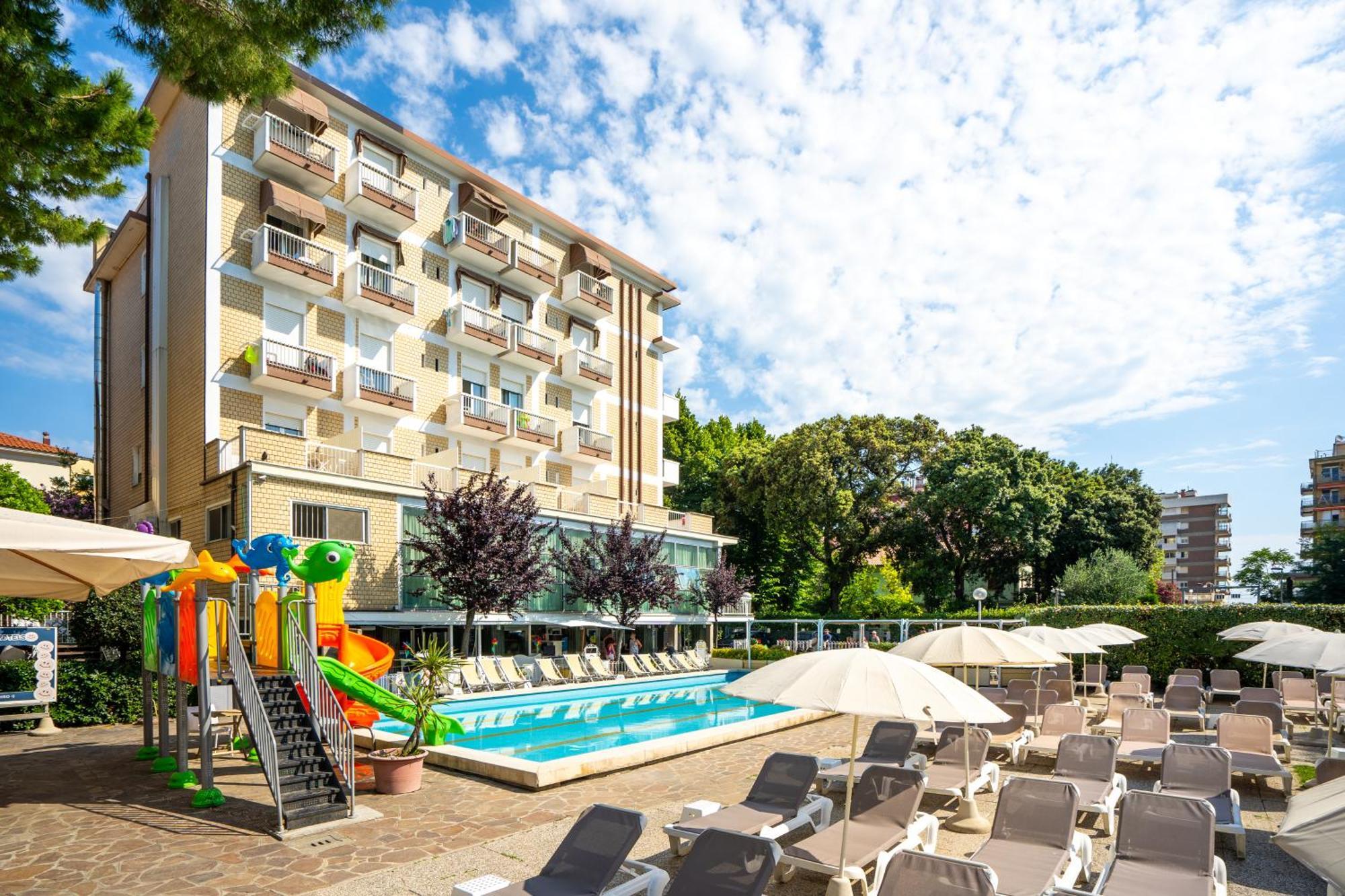 Lotus Hotel All Inclusive & Spiaggia Римини Екстериор снимка