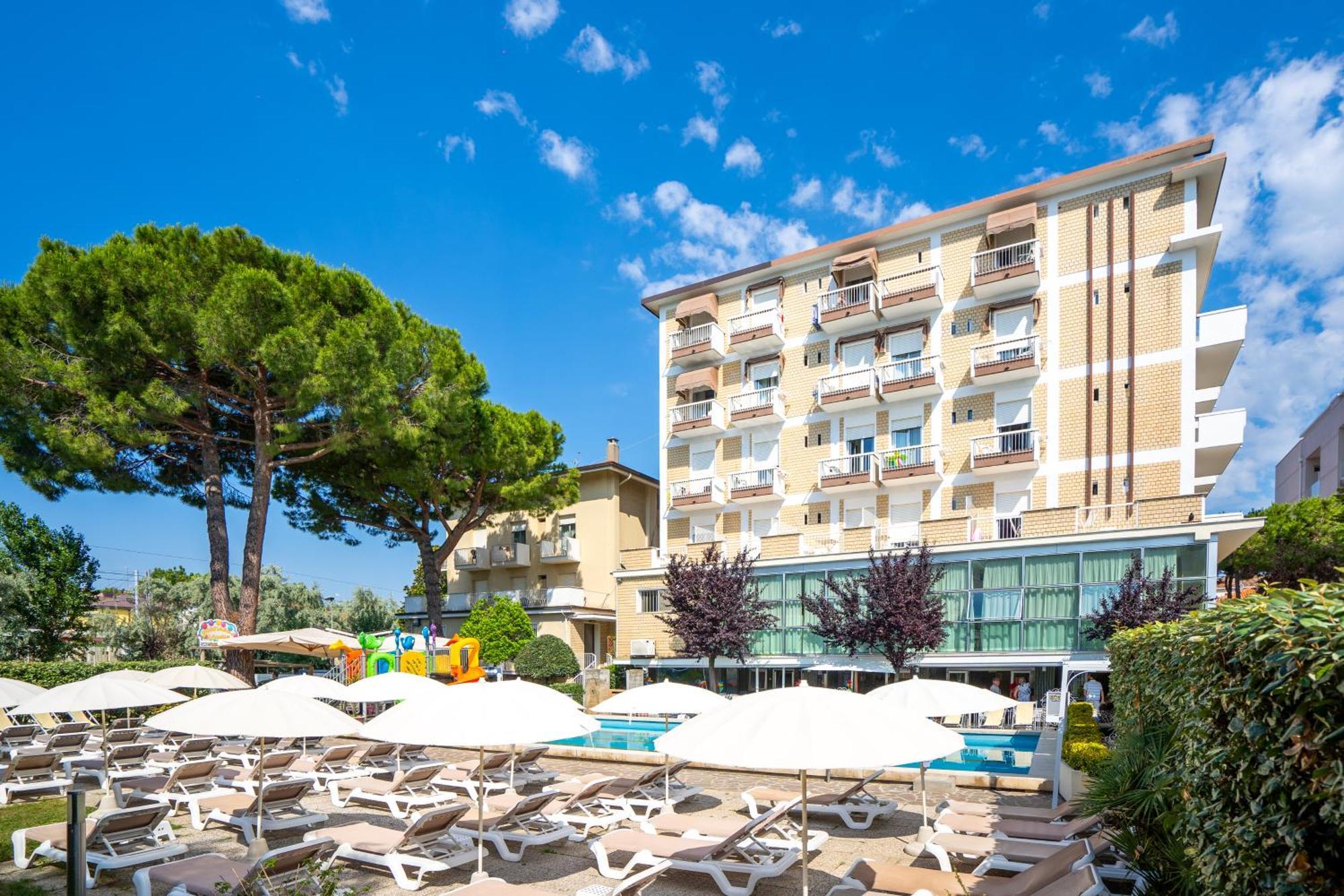Lotus Hotel All Inclusive & Spiaggia Римини Екстериор снимка