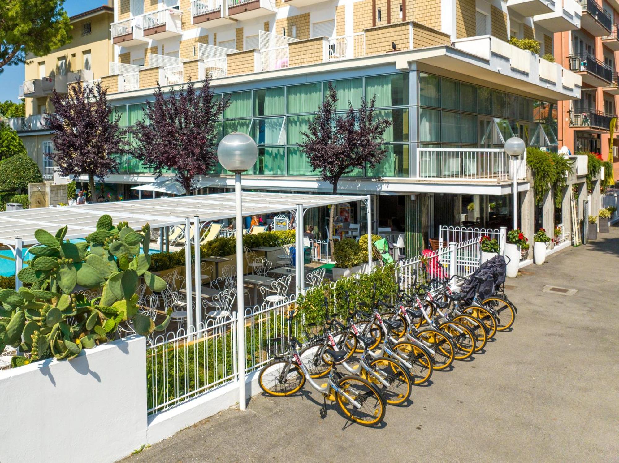 Lotus Hotel All Inclusive & Spiaggia Римини Екстериор снимка