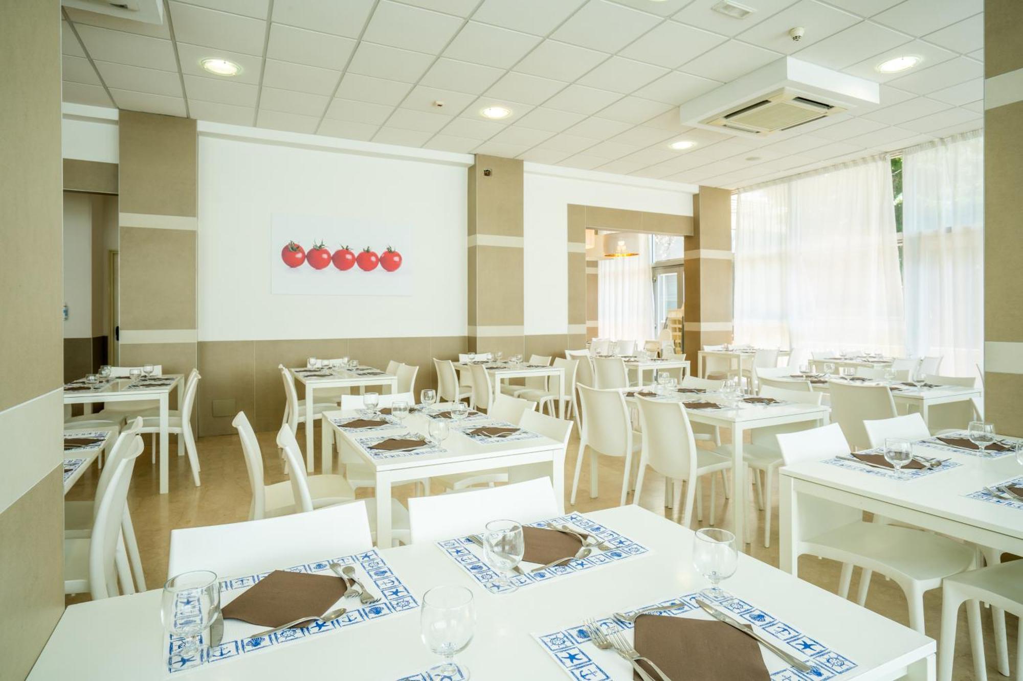 Lotus Hotel All Inclusive & Spiaggia Римини Екстериор снимка