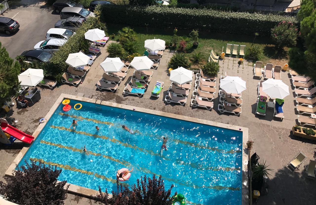 Lotus Hotel All Inclusive & Spiaggia Римини Екстериор снимка