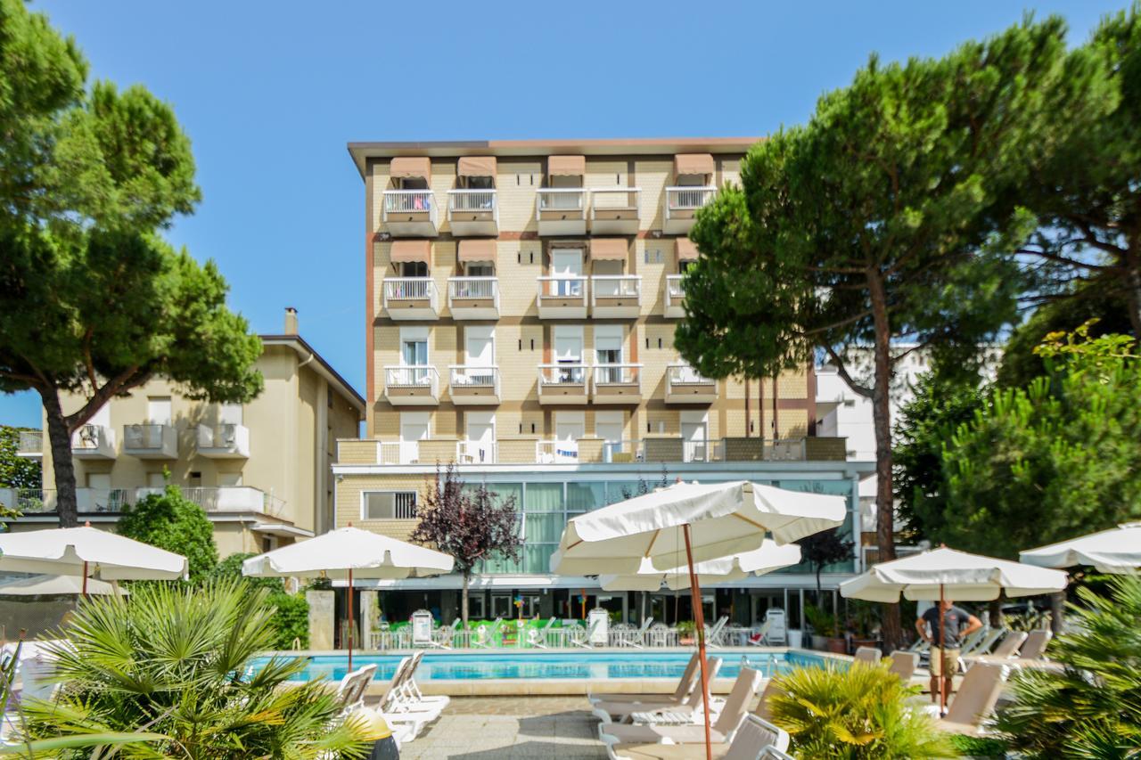 Lotus Hotel All Inclusive & Spiaggia Римини Екстериор снимка